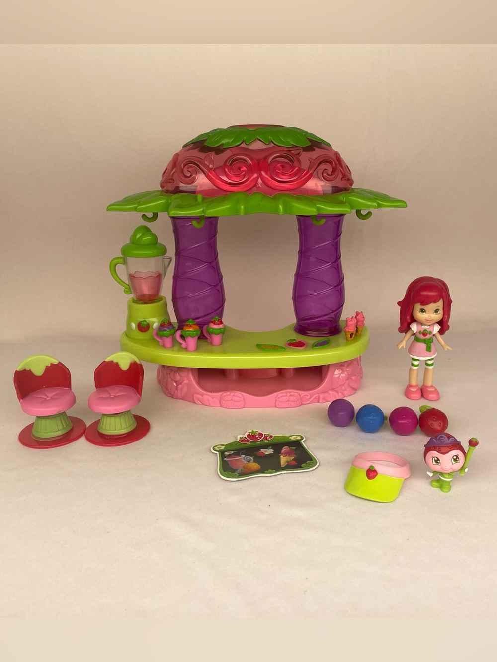 EUC 2009 vintage Hasboro Shortcake "Fresh 'n Fruity Smoothies" Playset.